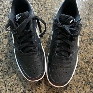 Nike black youth size 5. NWOT